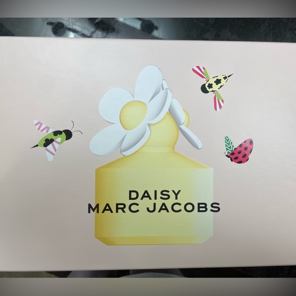New in Box Marc Jacobs Daisy Perfume Set - Picture 1 of 4